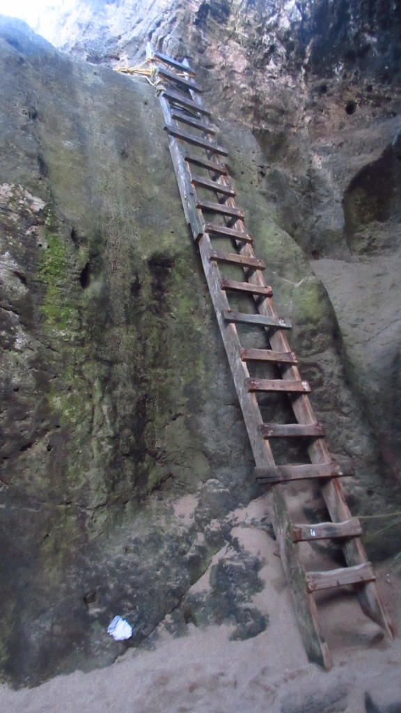 cueva-del-indio-ladder