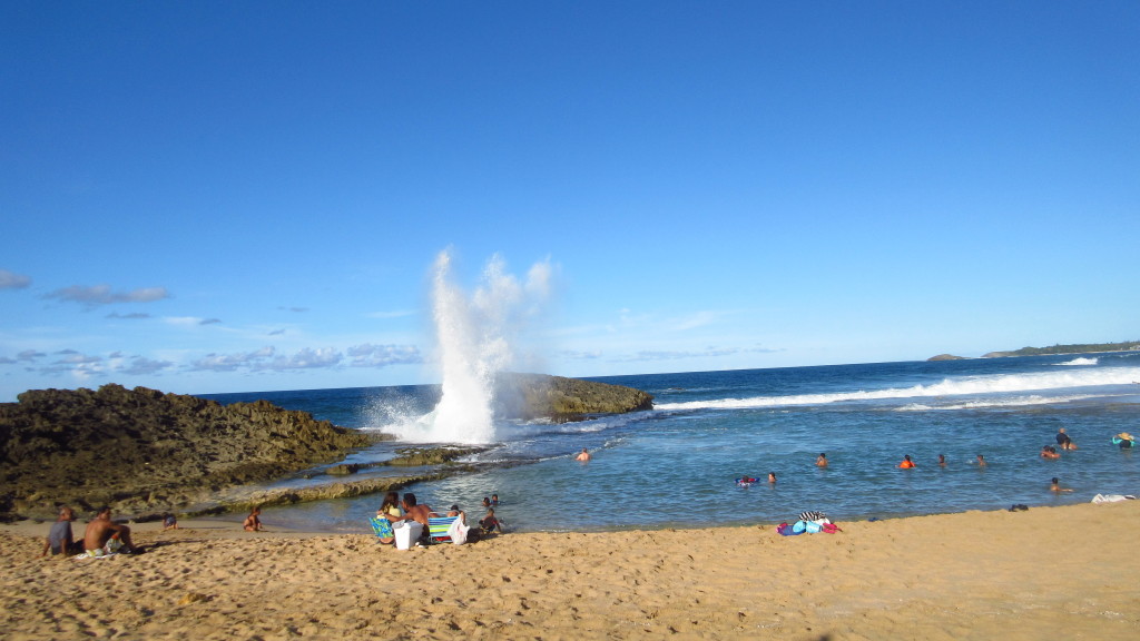 splash-beach-arecibo-lighthouse-area