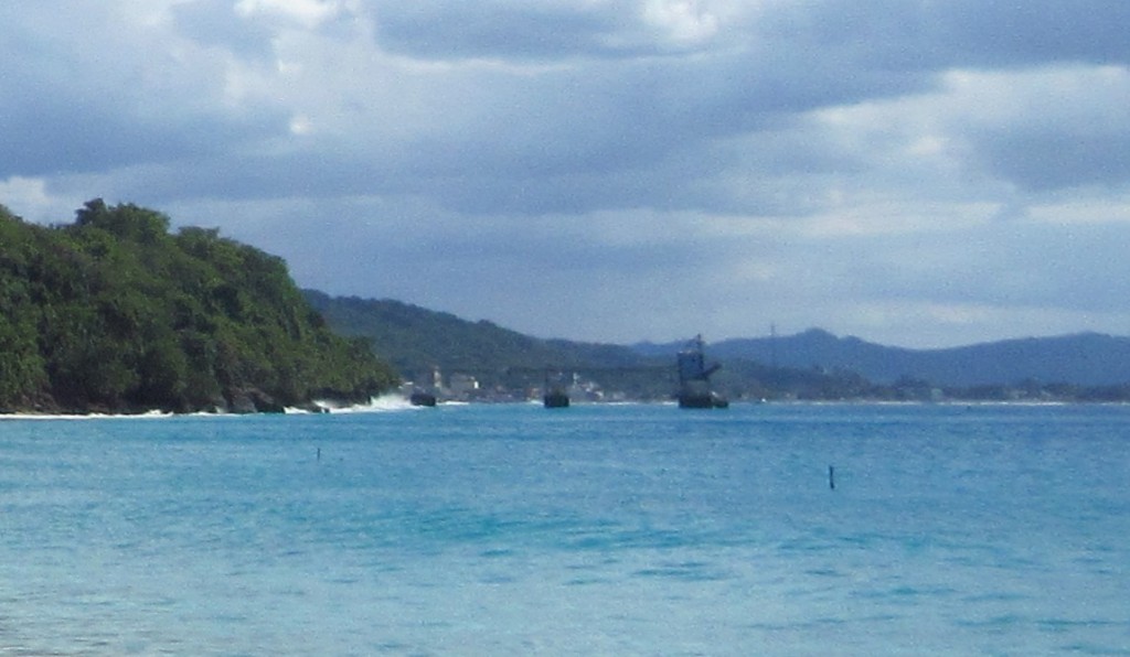 Muelle de azucar in distance