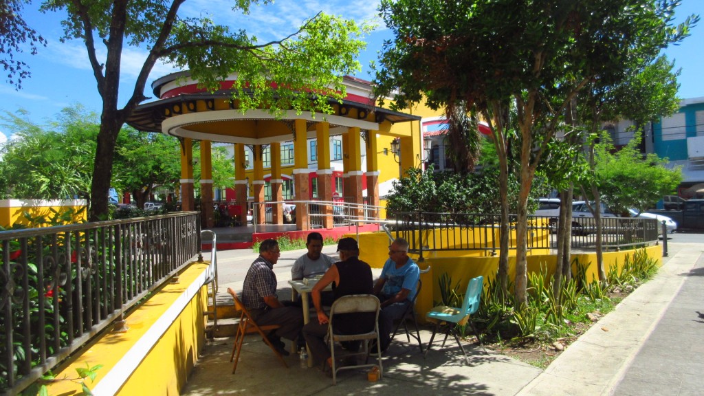 Dominos in Plaza